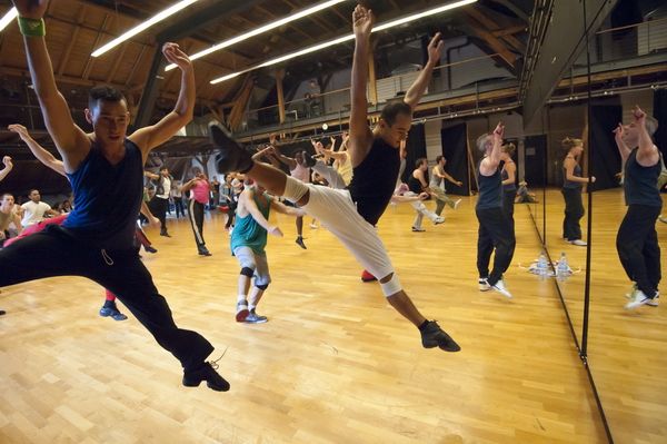 Best_of_Musical   003.jpg - Audition für die BEST OF MUSICAL - Gala 2012. Eine Teilnehmerin tanzt einen Teil der Choreographie aus der Show.Hamburg am 08. August  2011.Die "Best of Musical Gala 2010" feiert am 04.02.2012 in Hamburg ihre Premiere. Photo: Stage Entertainment/Morris Mac Matzen